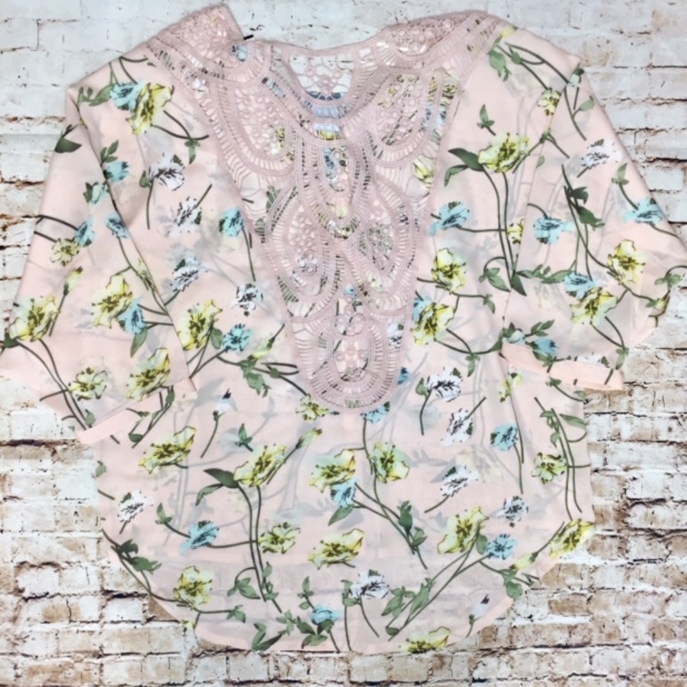 BEAUTIFUL FLORAL SHIRT! - Picture 3 of 6